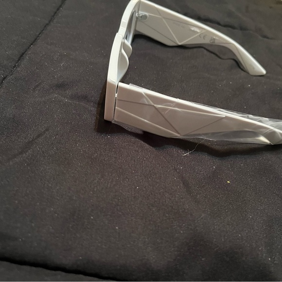 Snow while frames - Picture 3 of 3